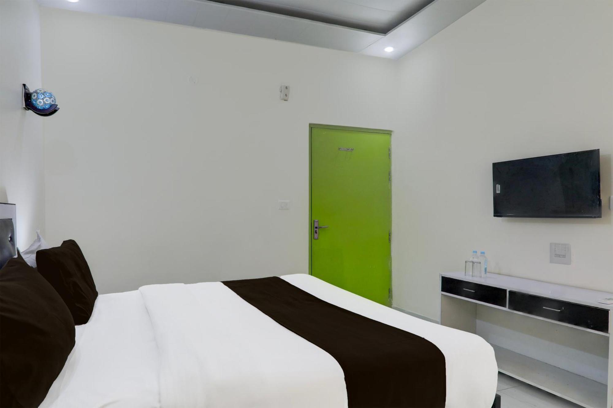 Super Hotel O Banthara Near Airport Banthra Sikandarpur Exterior photo